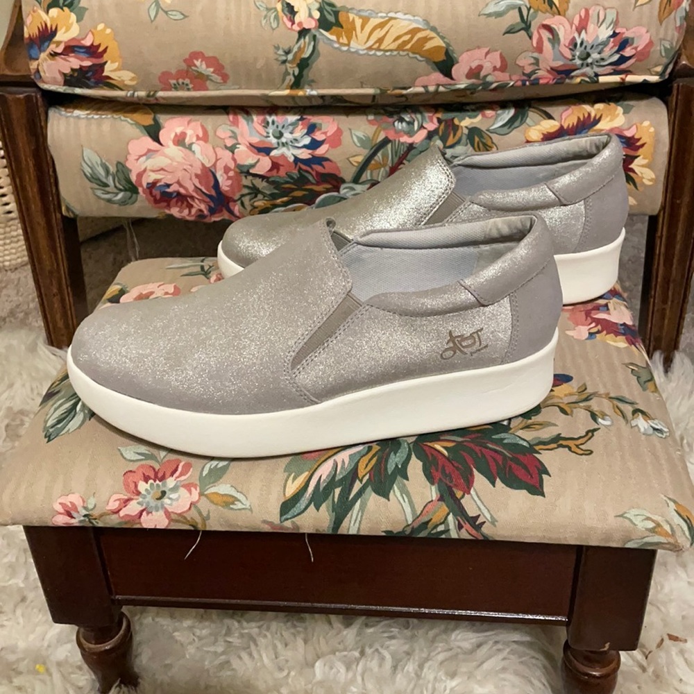 Grey/silver OTBT Camile- like new